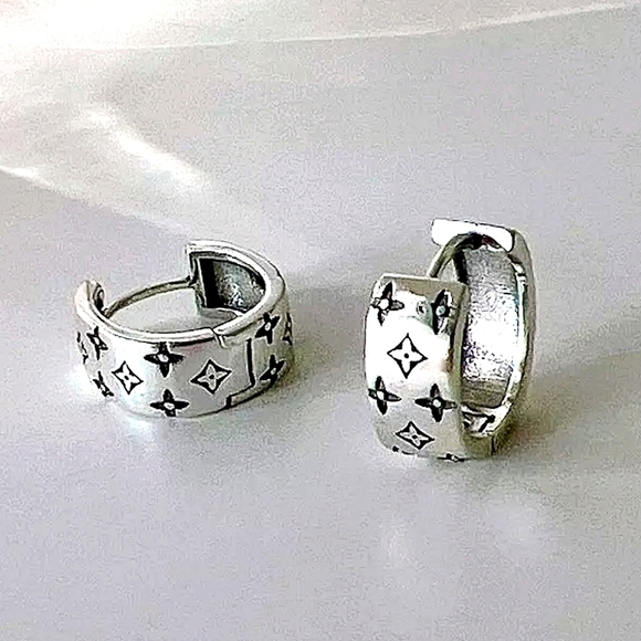 Silver Luxury Four Leaf Clover Earrings Hoop Huggie Minimalist - Picture 8 of 12